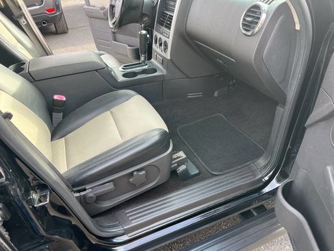Used 2007 Ford Explorer XLT image 27