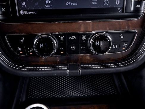 Used 2019 Bentley Bentayga image 43