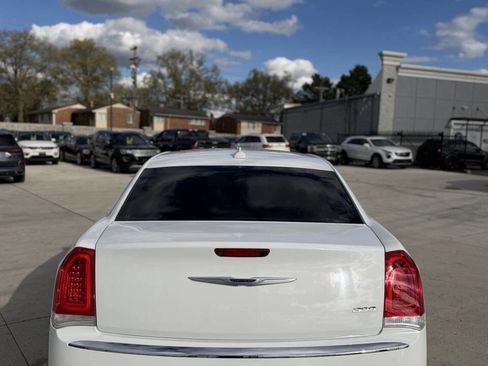 Used 2019 Chrysler 300 Limited RWD image 6