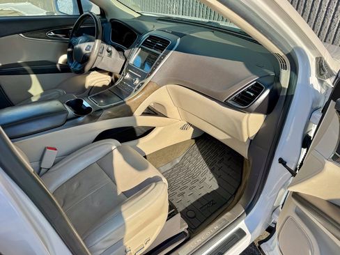 Used 2017 Lincoln MKX Reserve w/ Driver Assistance Package image 19