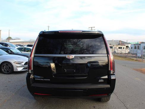 Used 2017 Cadillac Escalade Luxury image 6