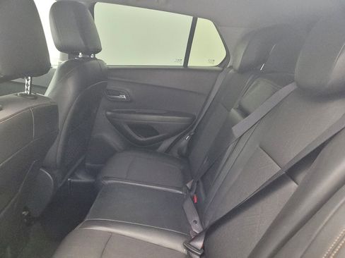 Used 2019 Chevrolet Trax LT w/ LT Convenience Package AWD/4WD image 18