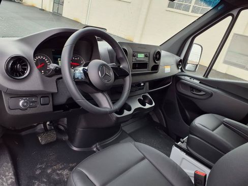 Used 2025 Mercedes-Benz Sprinter 2500 image 20