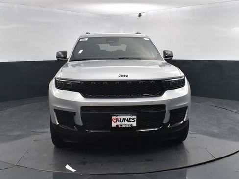 New 2025 Jeep Grand Cherokee L Altitude image 2