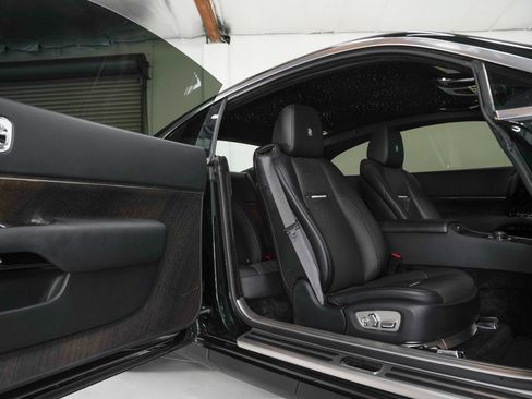 Used 2017 Rolls-Royce Wraith RWD image 2