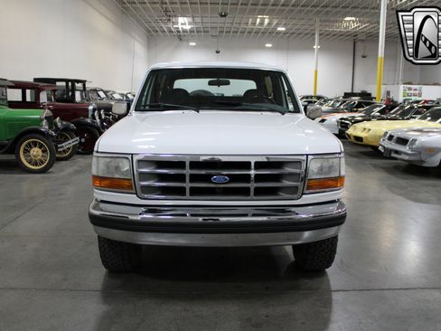 Used 1992 Ford Bronco XLT image 2