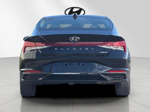 Used 2023 Hyundai Elantra Limited FWD image 4