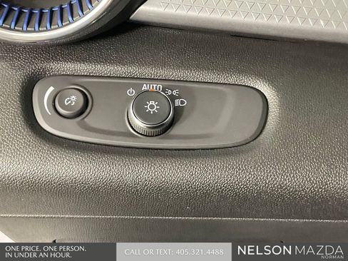Used 2024 Chevrolet Trax LT FWD image 41