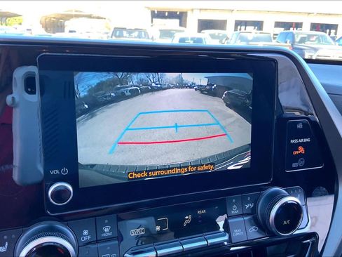 Used 2023 Toyota Highlander XLE FWD image 27
