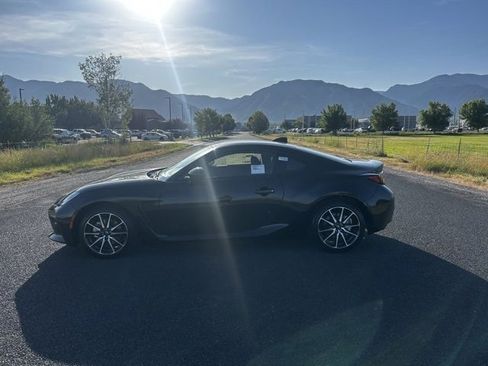 New 2025 Toyota GR86 image 2