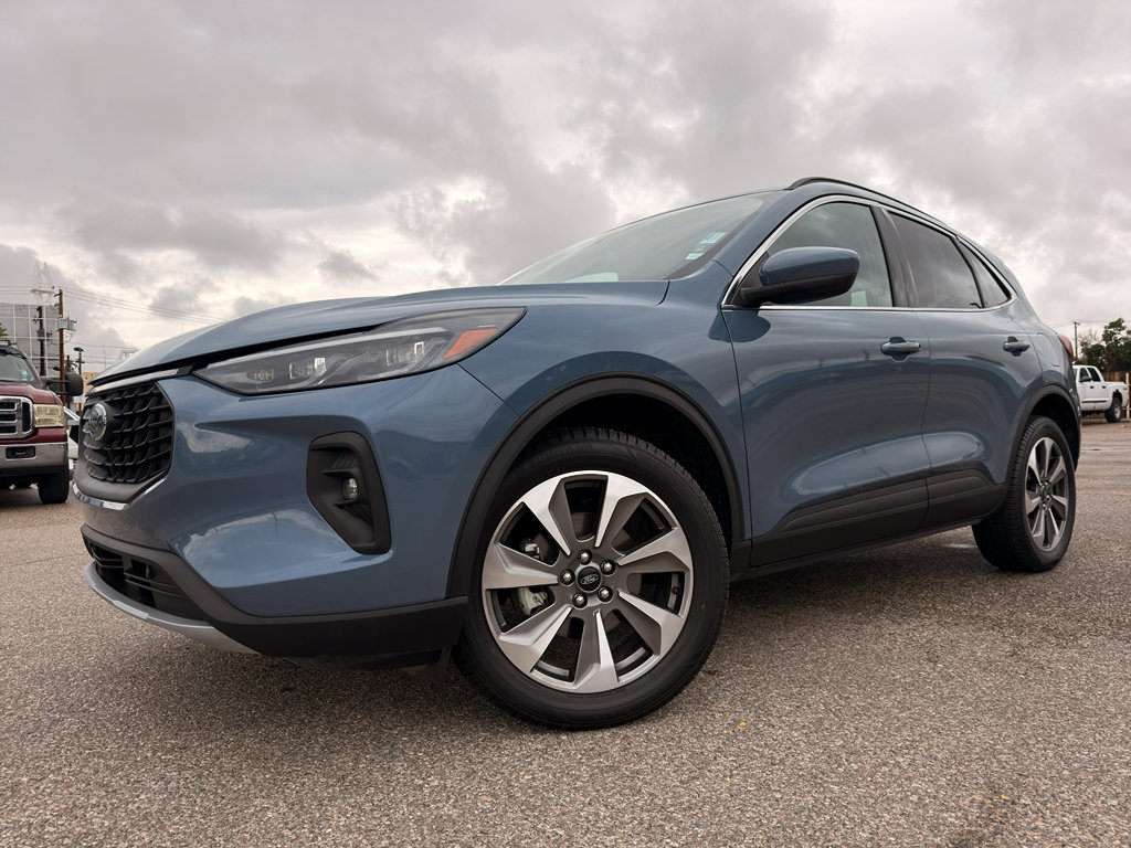 Used 2025 Ford Escape Platinum AWD/4WD image 1