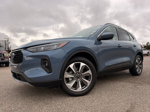 Used 2025 Ford Escape Platinum AWD/4WD image 1