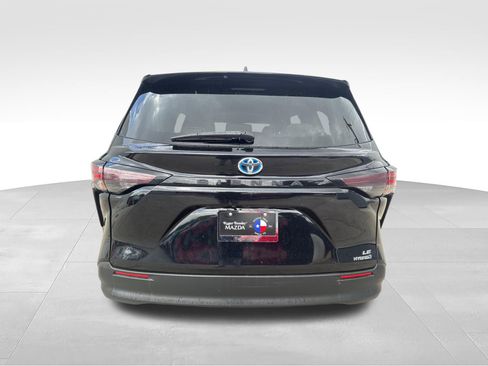 Used 2023 Toyota Sienna LE FWD image 7