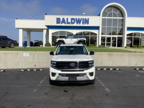 New 2026 Ford Expedition Platinum w/ Platinum Ultimate Package AWD/4WD image 2