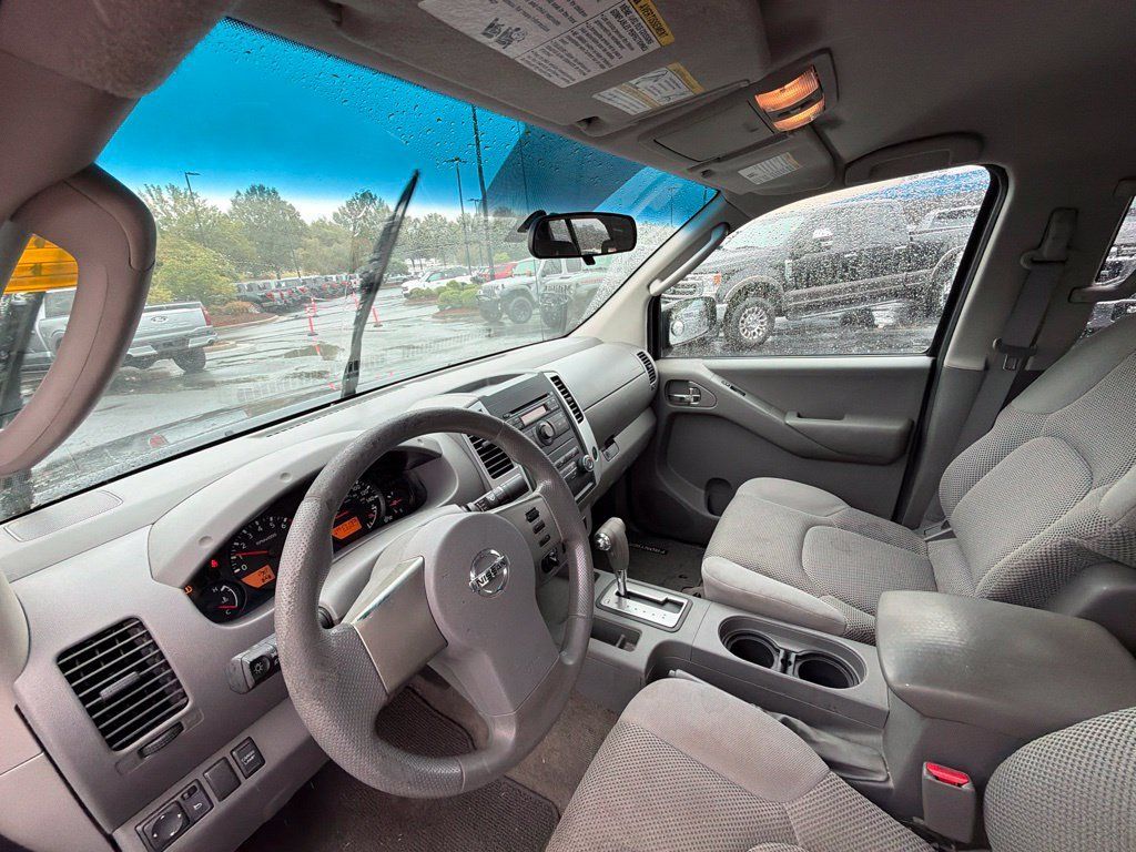 Used 2010 Nissan Frontier SE AWD/4WD image 9