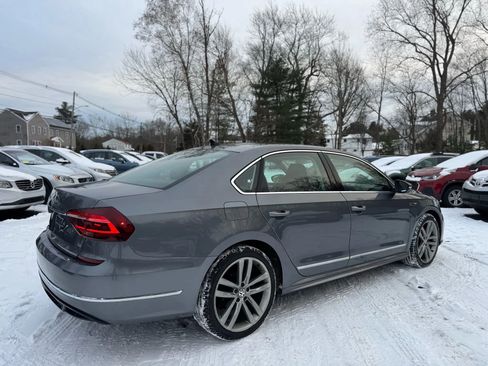 Used 2017 Volkswagen Passat 1.8T R-Line w/ R-Line Lighting Package image 5