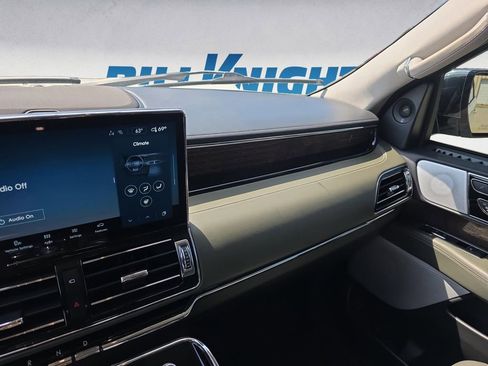 Used 2023 Lincoln Navigator Black Label AWD/4WD image 10