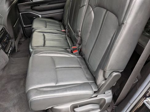 Used 2022 Jeep Wagoneer Series III AWD/4WD image 23
