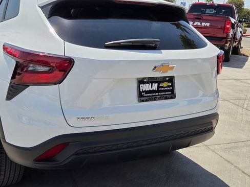 Certified 2024 Chevrolet Trax LS w/ LS Convenience Package FWD image 5