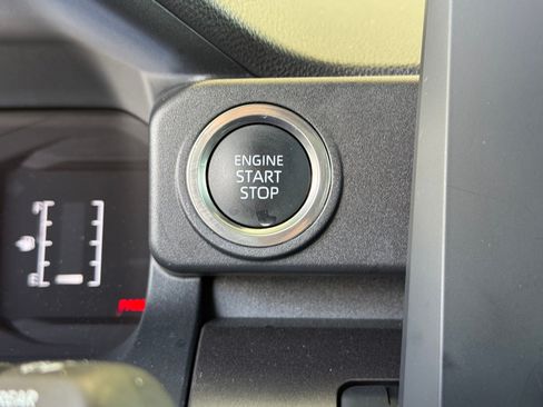 Used 2025 Toyota 4Runner SR5 AWD/4WD image 19
