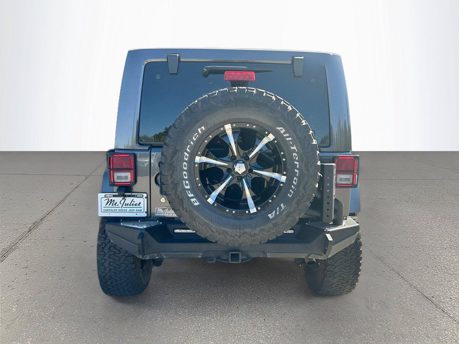 Used 2017 Jeep Wrangler Unlimited Sahara AWD/4WD image 5