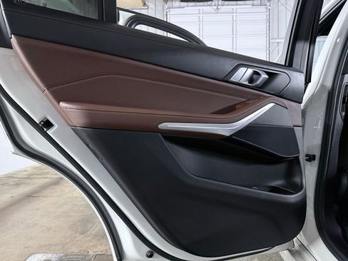 Used 2021 BMW X7 xDrive40i w/ Premium Package 2 image 25