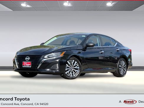 Used 2025 Nissan Altima 2.5 SV FWD image 1