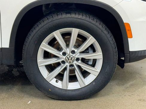 Used 2018 Volkswagen Tiguan Limited AWD/4WD image 4