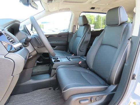 New 2026 Honda Odyssey Touring image 13