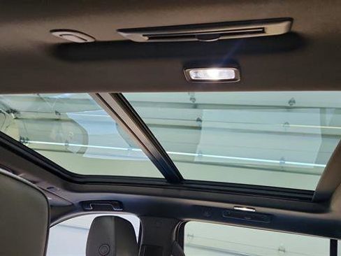 Used 2021 GMC Yukon XL Denali w/ Denali Premium Package image 12