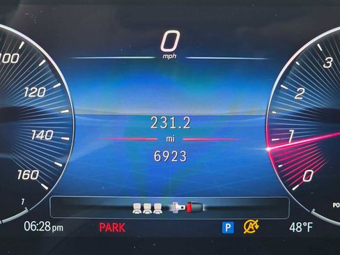 Used 2025 Mercedes-Benz GLB 250 GLB 250 image 27