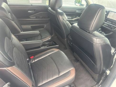 Used 2023 Nissan Pathfinder Platinum AWD/4WD image 25