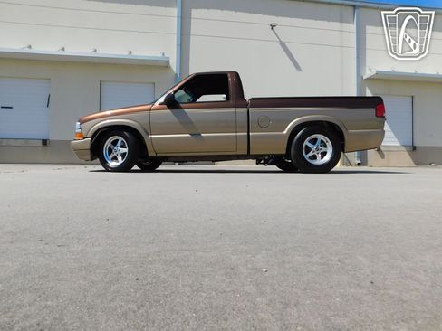 Used 2000 Chevrolet S10 Pickup LS w/ Preferred Equipment Group image 25