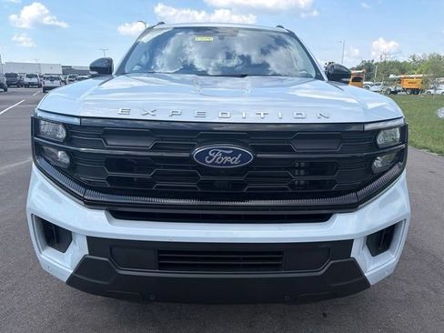Used 2025 Ford Expedition Max Active AWD/4WD image 3