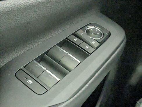Used 2025 Toyota Prius Plug-In Hybrid FWD image 13