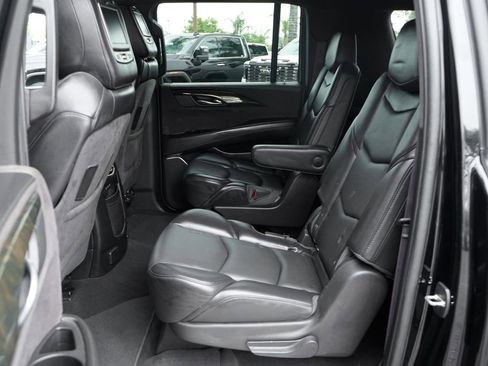 Used 2017 Cadillac Escalade ESV Platinum RWD image 44
