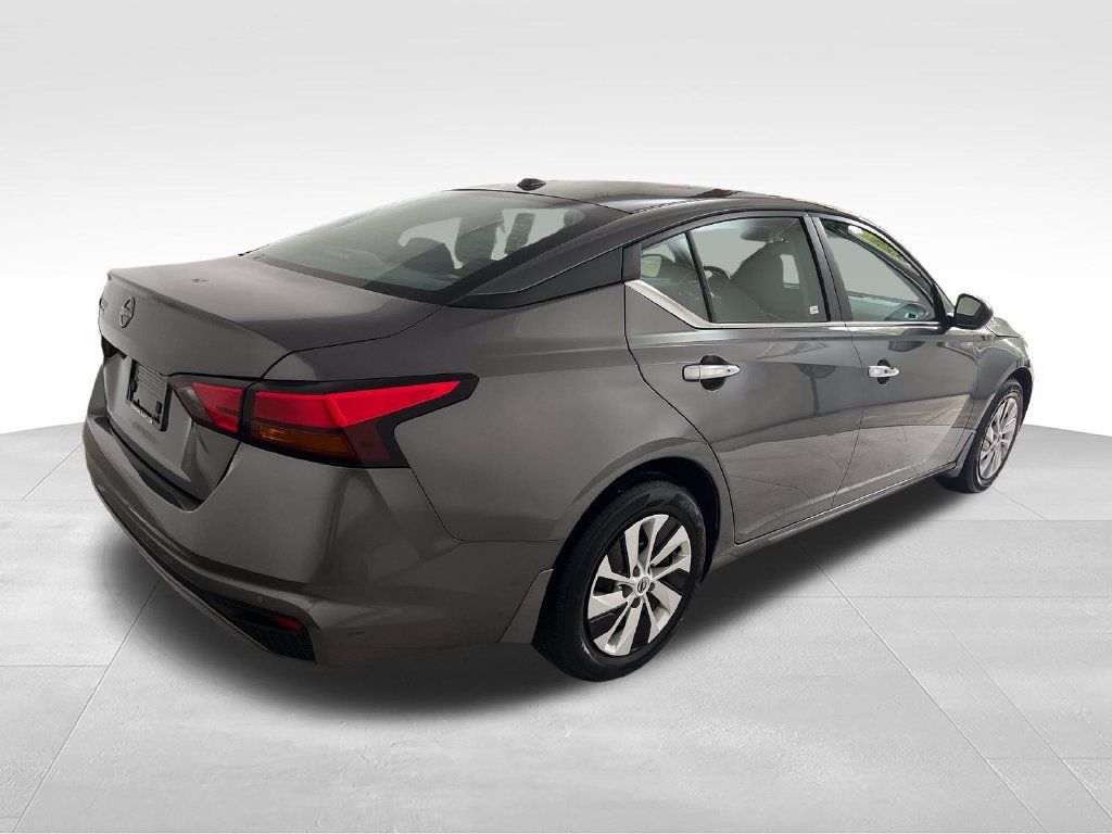 Used 2025 Nissan Altima 2.5 S FWD image 5