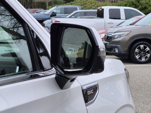 Used 2022 GMC Yukon Denali image 13