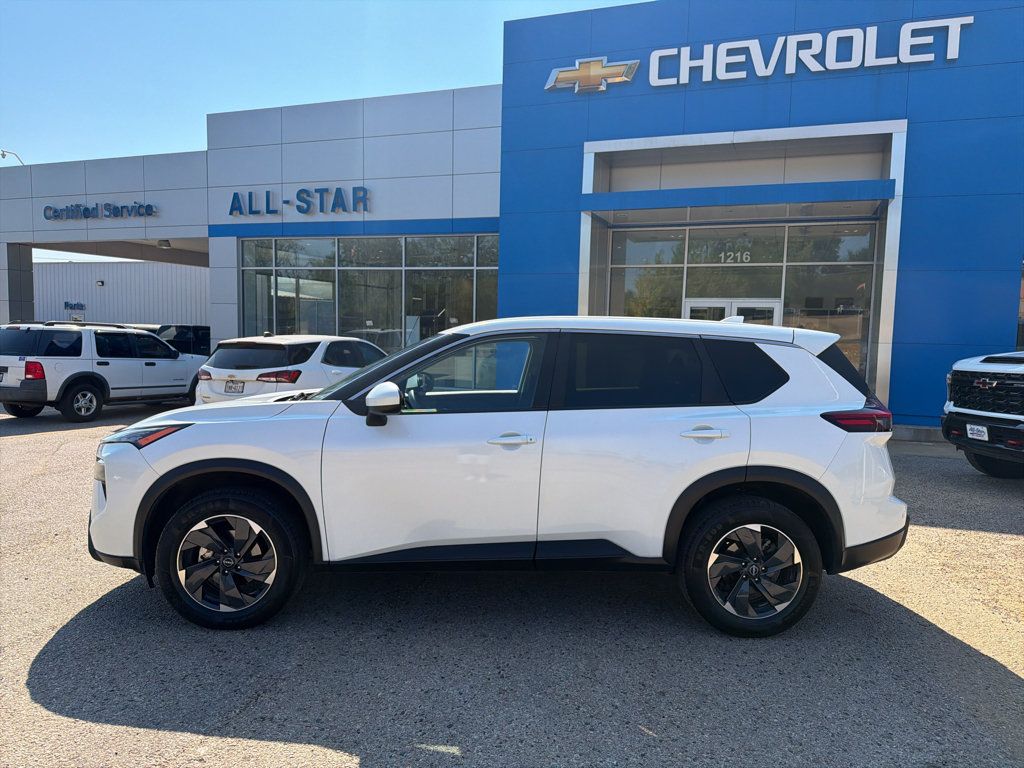 Used 2024 Nissan Rogue SV AWD/4WD image 4