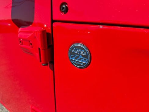 Used 2025 Jeep Wrangler Unlimited Sahara w/ Safety Group AWD/4WD image 7