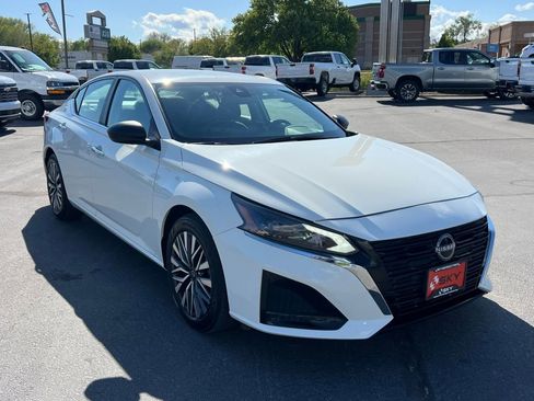 Used 2025 Nissan Altima 2.5 SV FWD image 5