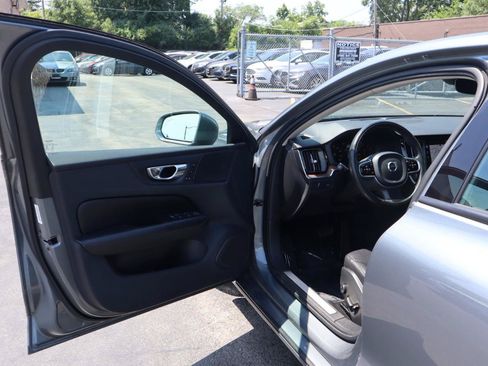 Used 2019 Volvo S60 T5 Momentum w/ Multimedia Package FWD image 18