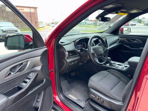 Used 2023 Chevrolet Traverse LT FWD image 12