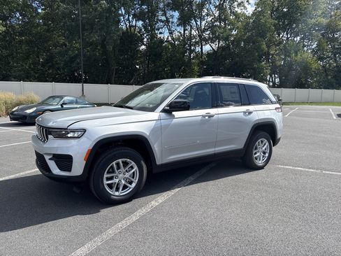 New 2025 Jeep Grand Cherokee Laredo X w/ Luxury Tech Group I image 3
