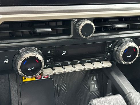 Used 2024 Toyota Tacoma TRD Off-Road w/ TRD Off Road Premium Package image 19