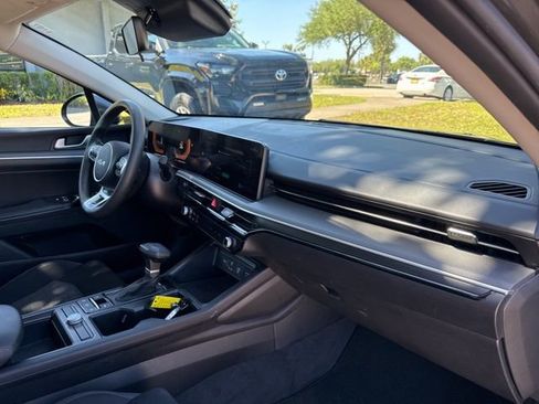 Used 2025 Kia K5 LXS FWD image 9