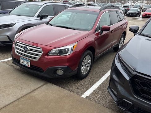 Used 2017 Subaru Outback 2.5i Premium image 2