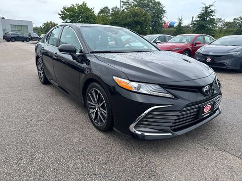Used 2022 Toyota Camry XLE AWD/4WD image 9