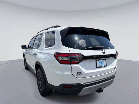Certified 2025 Honda Pilot TrailSport image 6