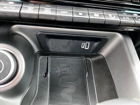 Used 2025 Alfa Romeo Tonale image 25